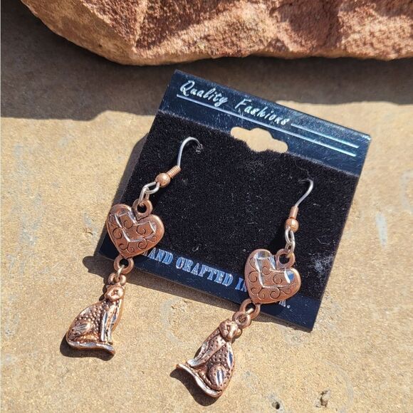 NEW Rustic Copper Cheetah Jaguar Dangle Heart Earrings - Picture 1 of 3